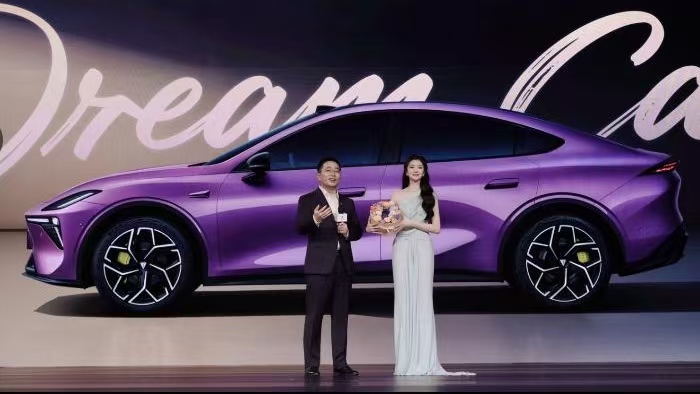 年轻人的第一台轿跑,深蓝L06上市即爆款,售价13.29万元起