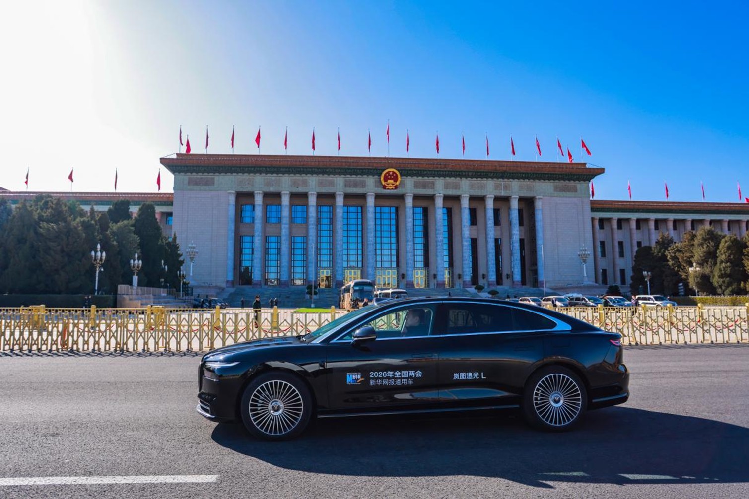 2026全国两会：岚图汽车携三旗舰护航，以中国智造对话世界