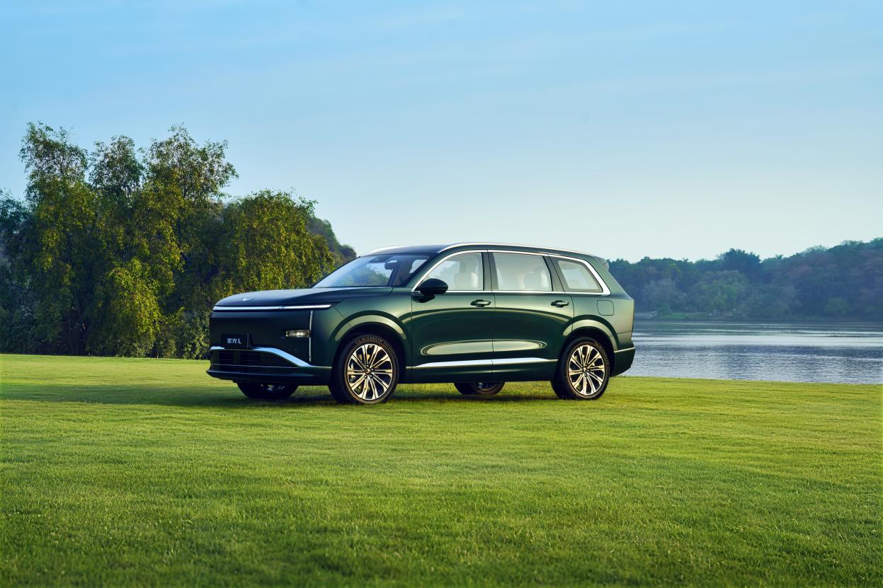 <strong>长续航大六座SUV星光L正式亮相 重塑家庭品质出行新标杆</strong>